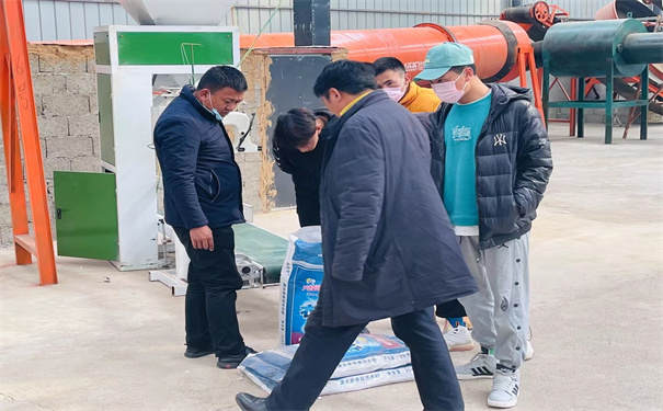 湖北鑫福農(nóng)生物科技有限公司采購(gòu)我公司整套有機(jī)肥生產(chǎn)線，及定量包裝秤